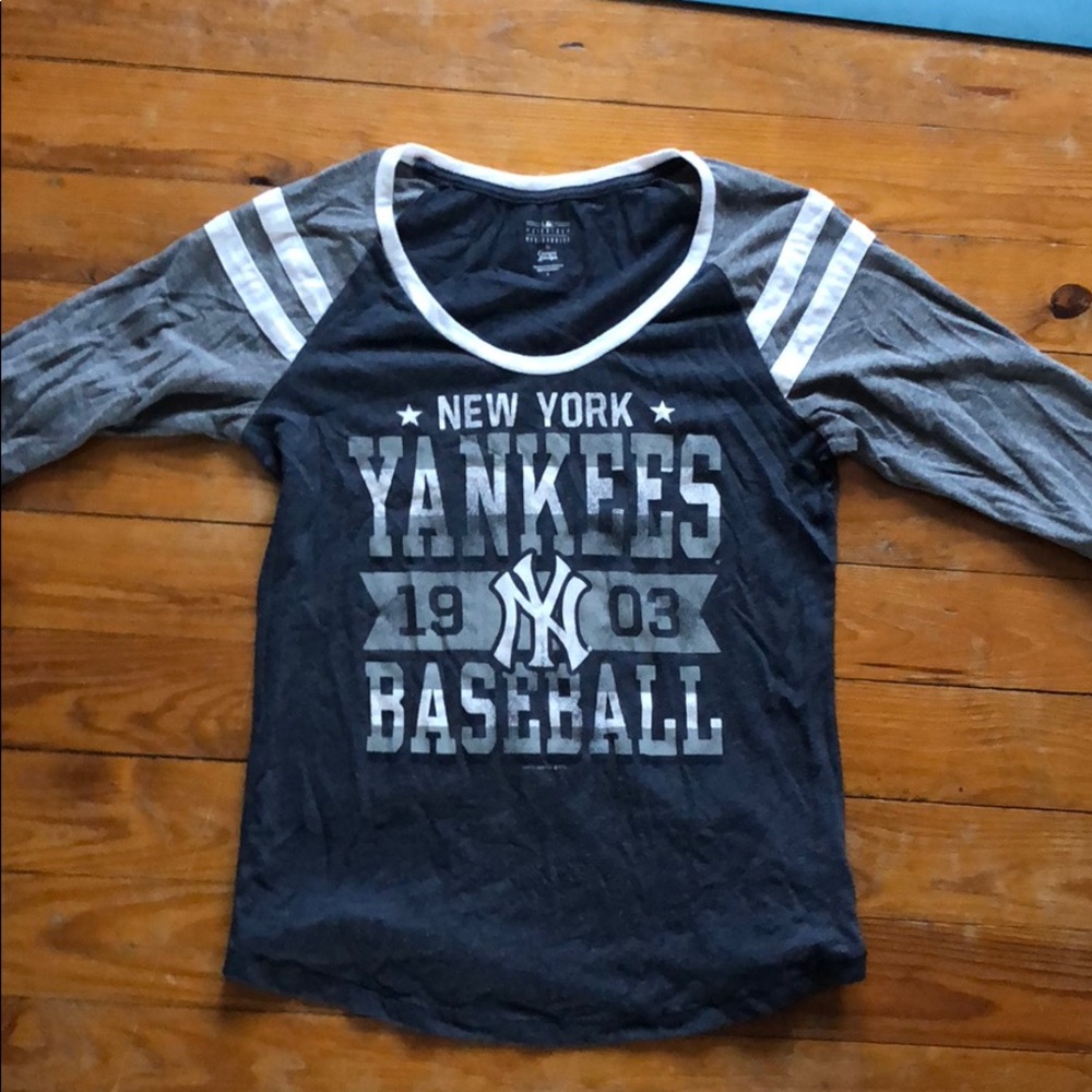 Yankees raglan tee